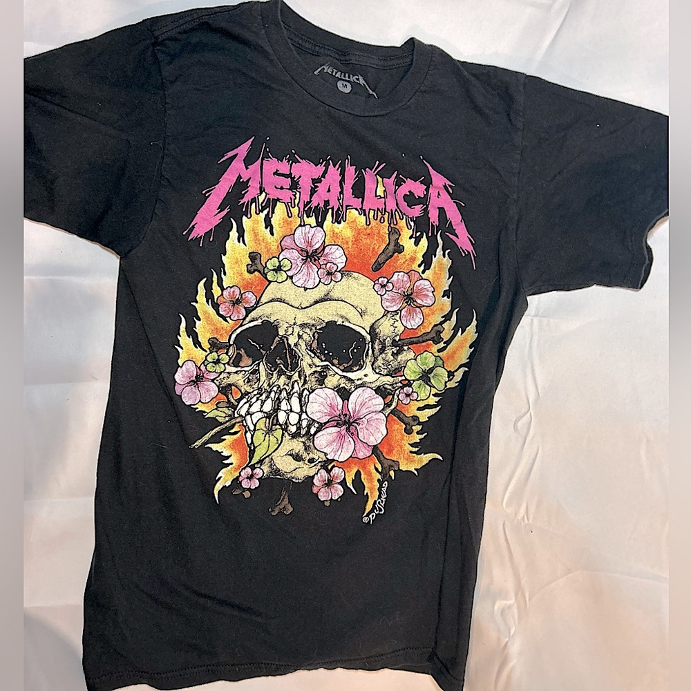 Women’s Medium graphic tshirt